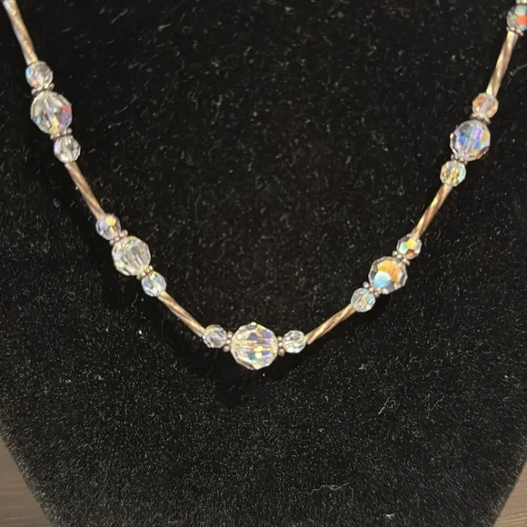 Elegant Crystal Bead Necklace - Picture 3 of 3